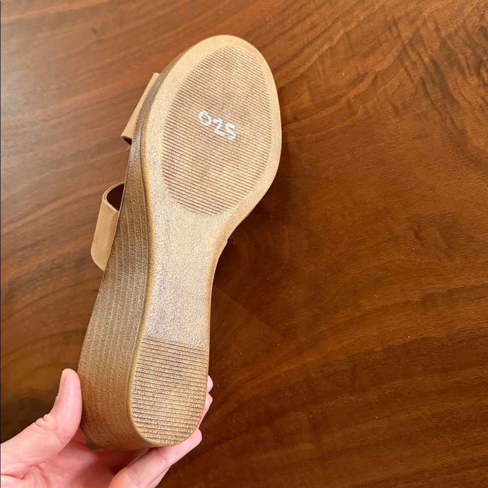 Sophia Milano Nude Slide Sandals size 8 - Picture 9 of 12